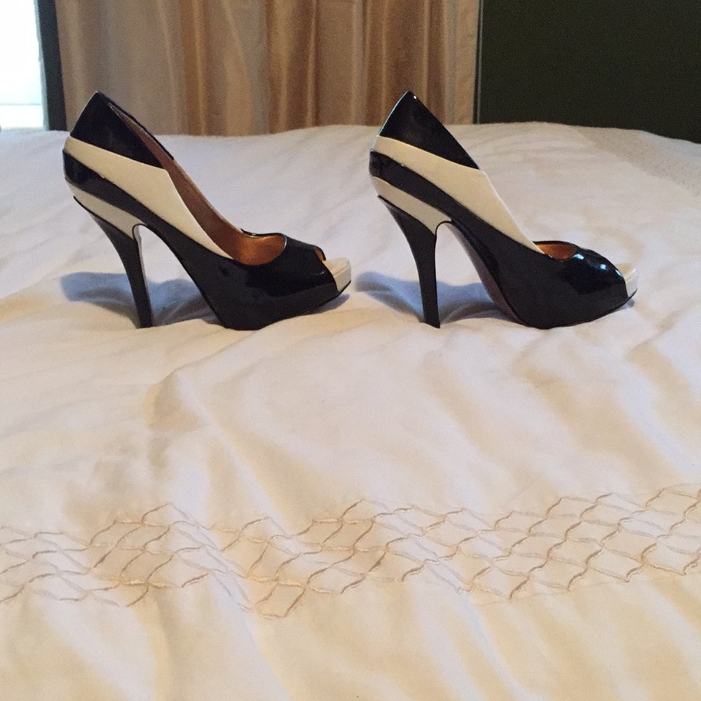 Open toe heels - Picture 3 of 3